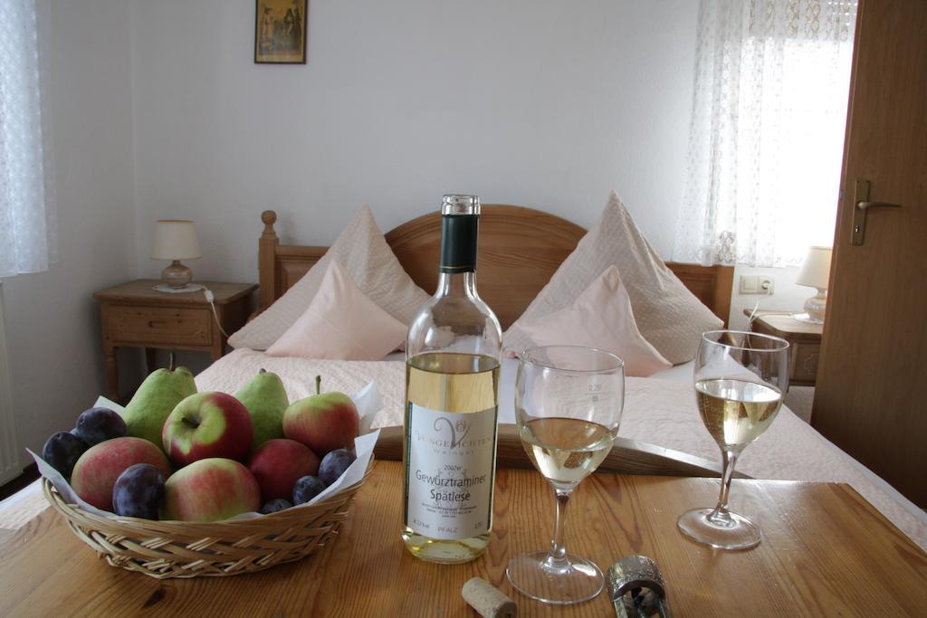 Weingut Und Gaestehaus Vongerichten Oberhausen  Ruang foto